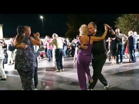 This is were Italian old people dancing tango in the park 💃 ❤