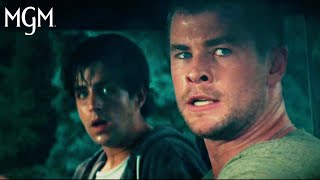 Video trailer för RED DAWN (2012) | Paratrooper Invasion Scene| MGM