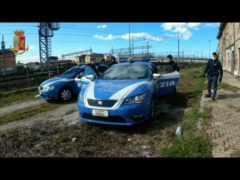 Controlli di polizia alla stazione di Pisa