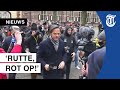 Rutte uitgejouwd bij vertrek Binnenhof