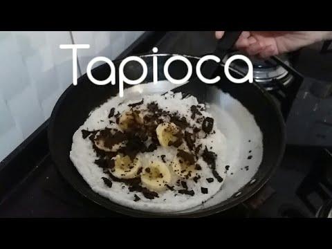 Lanche rápido, tapioca com banana e chocolate