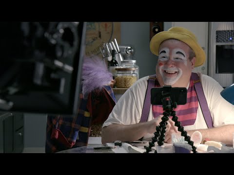 Behind the Scenes: Eric Stonestreet on Fizbo the Clown - Modern Family