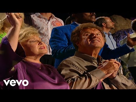 Bill & Gloria Gaither - Holy Ground [Live] ft. Joy Gardner