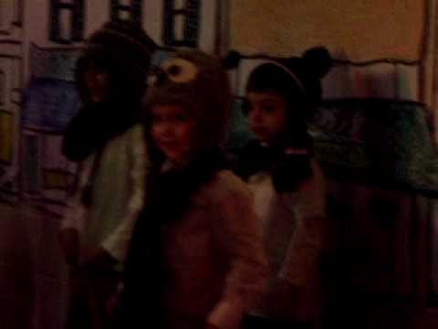 kevin cantando na escolinha