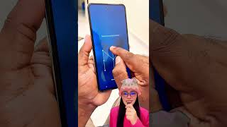 Download lagu Mom wants to follow Dad's phone unlocking pattern ⁉️ @RSFamily90 mp3