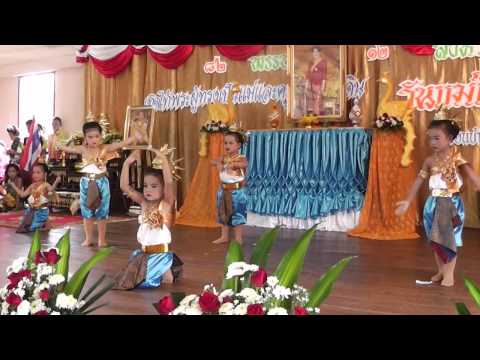 การแสดงศูนย์พัฒนาเด็กเล็กบ้านนาดี (วันแม่'57)