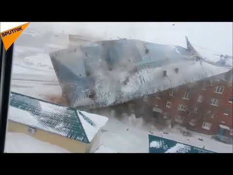 Russie: le toit d'un immeuble emporté par le vent à Doudinka