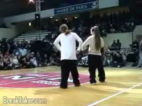 Break-dance battle (french electric boogie duel)