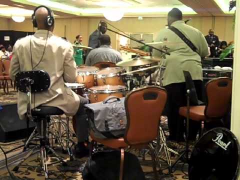 PhausterChyld on bass playing God is Great (Ricky Dillard) - Texas Southeast Third Holy Convocation
