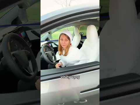 Chiếc xe Tesla này có thể đổi màu nhưng 😳