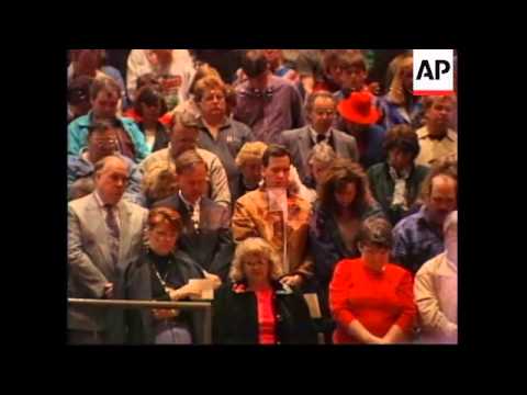 USA: NASHVILLE: FUNERAL OF COUNTRY MUSIC STAR TAMMY WYNETTE