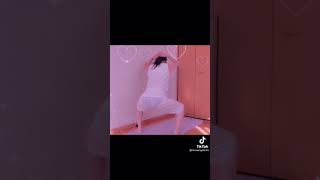 【TikTokまとめ】トレーニングに夢中でパンツが透けていることに気づかず