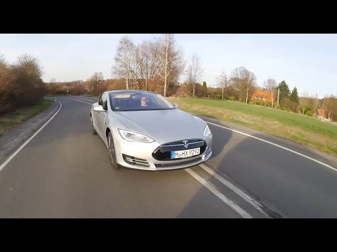 Tesla model S p85+ driving review with speed, exterior and usability - Autogefühl