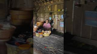 Download lagu Warung Ratusan Tahun Di Tengah Hutan Sendirian. #shortvideo #warung #kerajaan #banjarnegara mp3