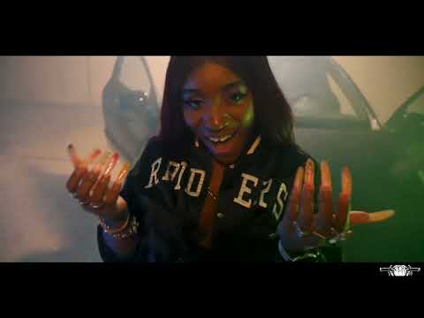 Carolijne-Salad Tomate Onion (officiel video)