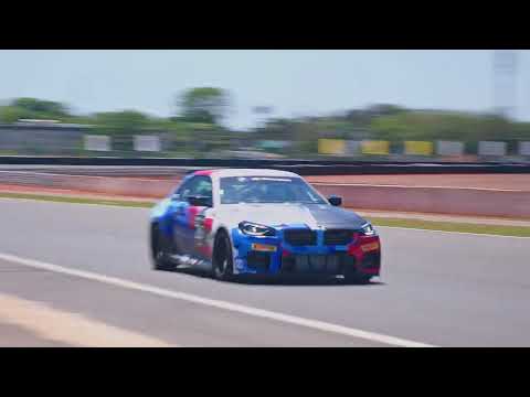 O aquecimento antes da largada. | BMW M2 Cup