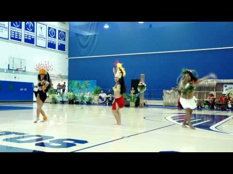 Hura Tahiti 2016 - Maile, Myshka, and Alli