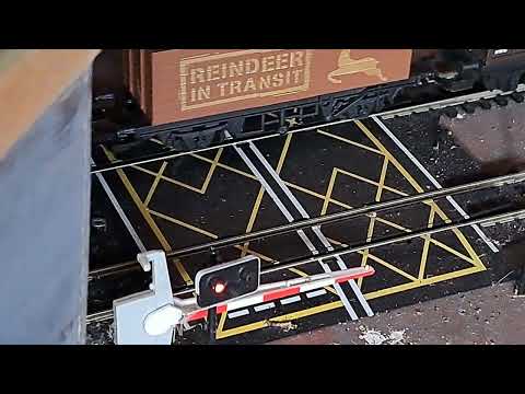 Bachmann class 47 47376 'Freightliner 1995' in gray on the Christmas goods.