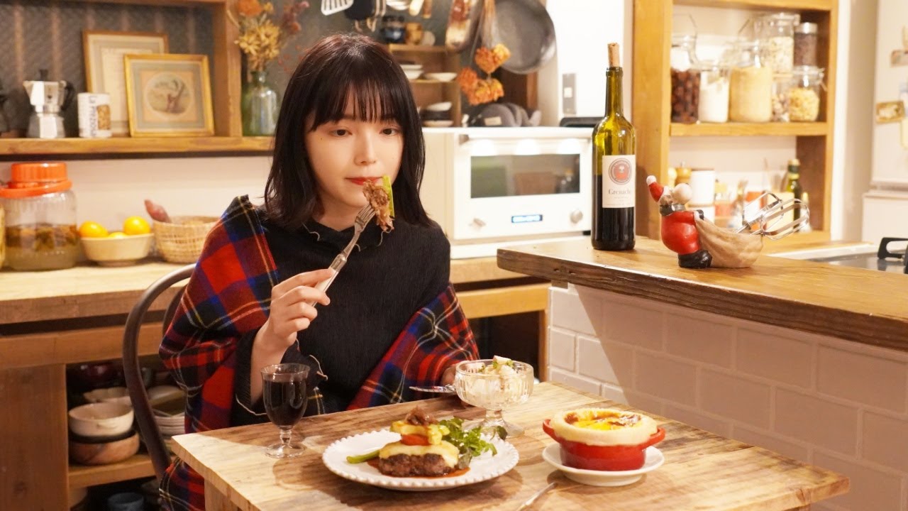 アボカドハンバーグわさび仕立てと白いシチューのパイ包み・スノーサラダ