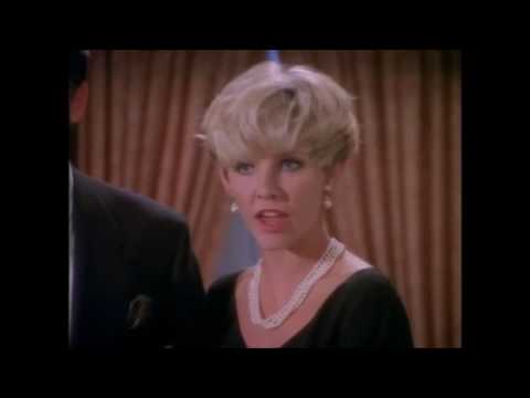 afbeelding Dallas: Debra Lynn barges into Southfork and tells Michelle to get out.