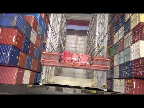 Operating a supercrane