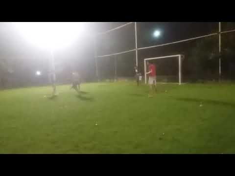 Quando o cara é amador mais o gol e de craque