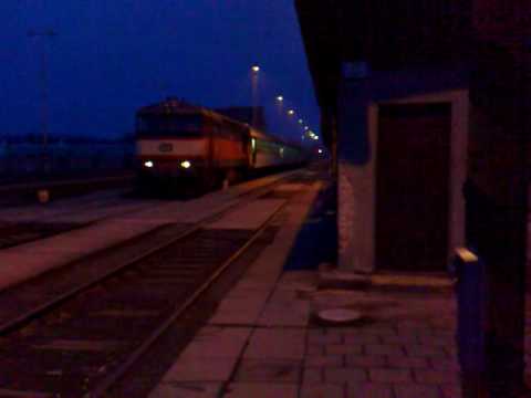 749 121 runs round its train at Unicov