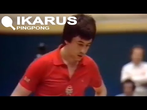 Tibor Klampar - Li Zhenshi (2:0) / WTTC 1979