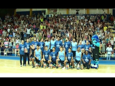Torcedor lota o Felipão na apresentação da nova equipe do Rio Claro Basquete
