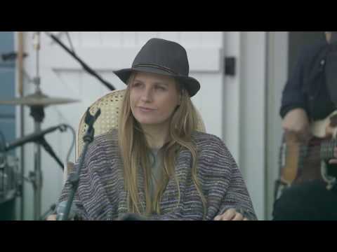 MIKROMUSIC  Piękny chłop  (Mikromusic z Dolnej Półki - Official Acoustic Live Video)