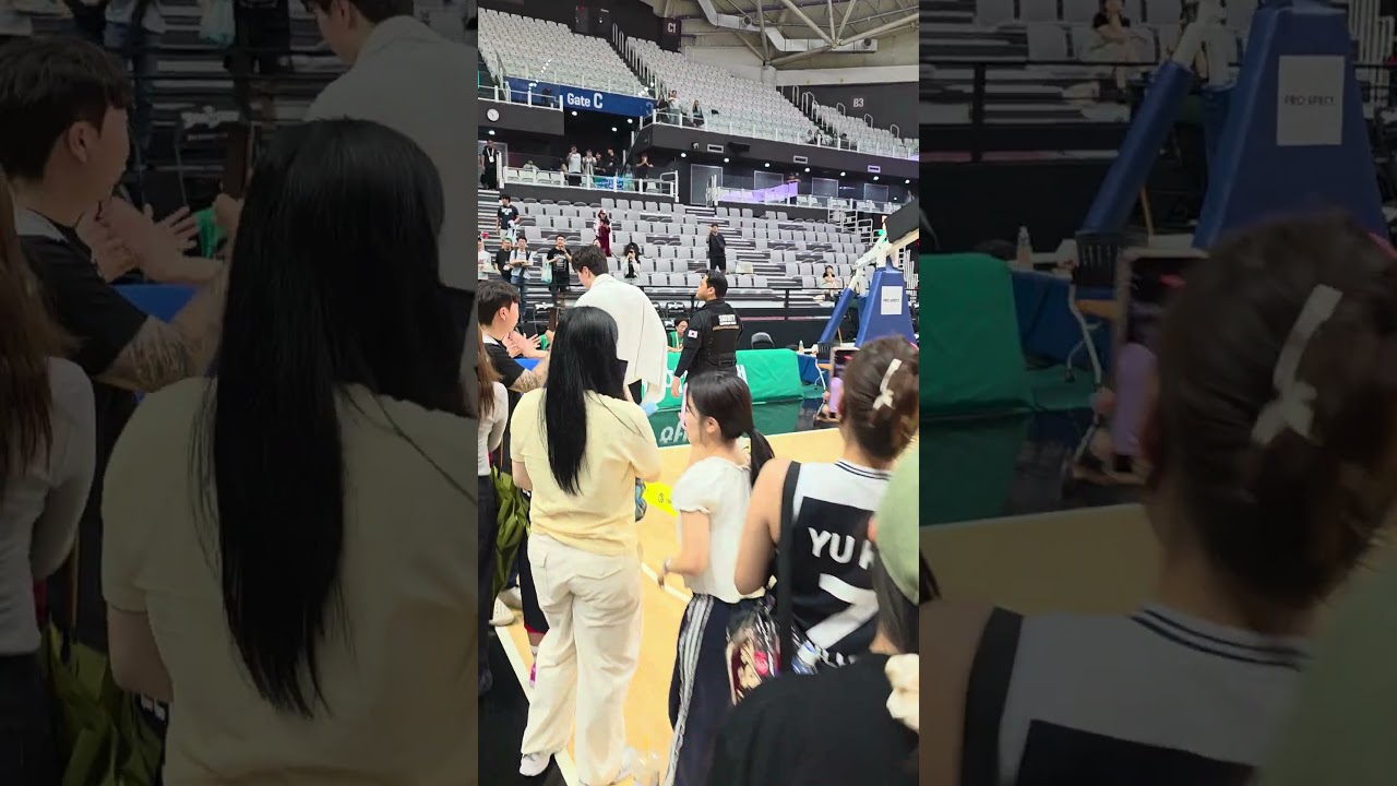 인터뷰 마치고 나가는 팬들에게 하이파이브해주는 한국농구의 기둥 이현중...#Shorts #이현중 #프로농구 #nba #kbl #국가대표