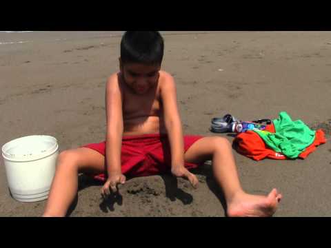 Bryan en la playa - Mayo 2015