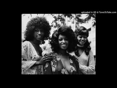 THE THREE DEGREES - IT ISN'T CHRISTMAS WHILE YOU ARE NOT HERE
