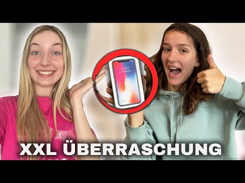 I SURPRISE my SISTER with an IPHONE 😳 is she happy?