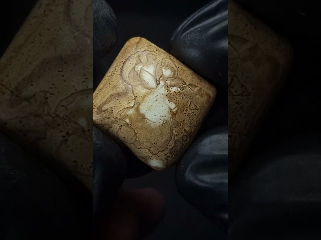 حجر عقيق بافوري طبيعي