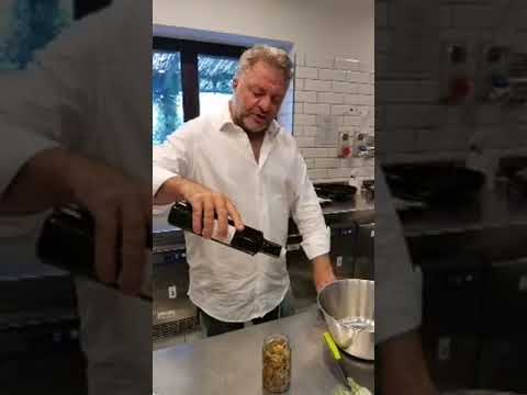 Zuppa di mezzipaccheri allardiati, zucchine arrostite, melanzane  sott'olio, torta rotta cioccolato