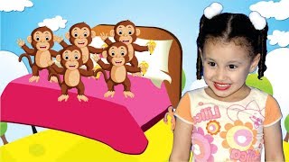 Five Little Monkeys Jumping On The Bed - Cinco macaquinhos pulando na cama