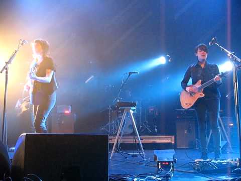 16/20 Tegan & Sara - Interactive Band Intro + Nineteen @ The Forum #1, Melbourne, VIC 5/11/10