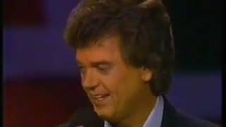 Conway Twitty &amp; Loretta Lynn   Hello Darlin&#39; Live