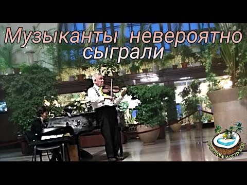 Музыкальное поздравление с Рождеством на вокзале Новосибирска