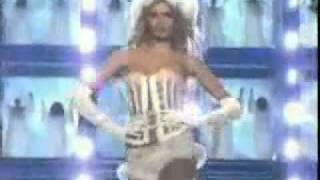 Thalia-Vueltas en el aire (en Victoria&#39;s Secret show)