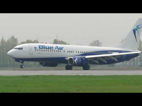 Blue Air Boeing 737 800 Land After Rain