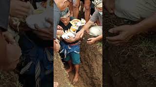 Download lagu prosesi unik bali sebelum ngaben mayat yang di kubur akan digali dan diangkat untuk dibersihkan#fyp mp3