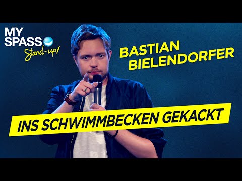 Schwimmunterricht im Fußpilzbunker | Bastian Bielendorfer
