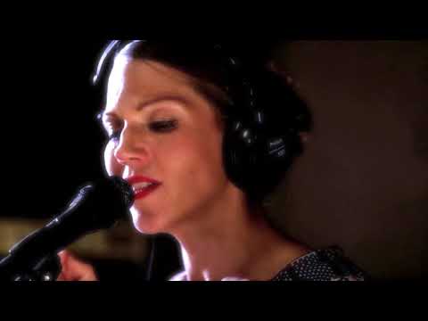 What a Difference a Day Makes - Pepper Club the jazz trio & the diva (feat. Uptuned Girls quatuor)