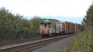 preview picture of video 'BNSF freight train with Caboose @ Tacoma, WA'