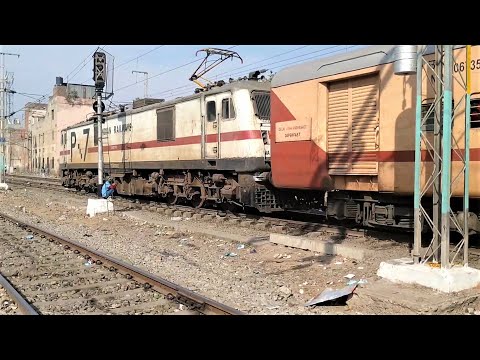 (22429) (Delhi - Pathankot) Superfast Express With (GZB) WAP7 Locomotive.! Video