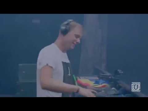 Armin van Buuren playing "Neelix - 1000 Sterne (Talla 2XLC Remix)" @Untold 2017