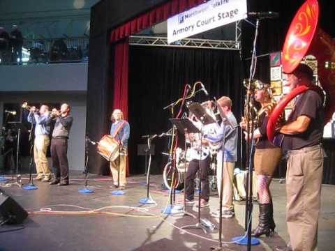 Makedonsko staro oro -- Kef from floor level