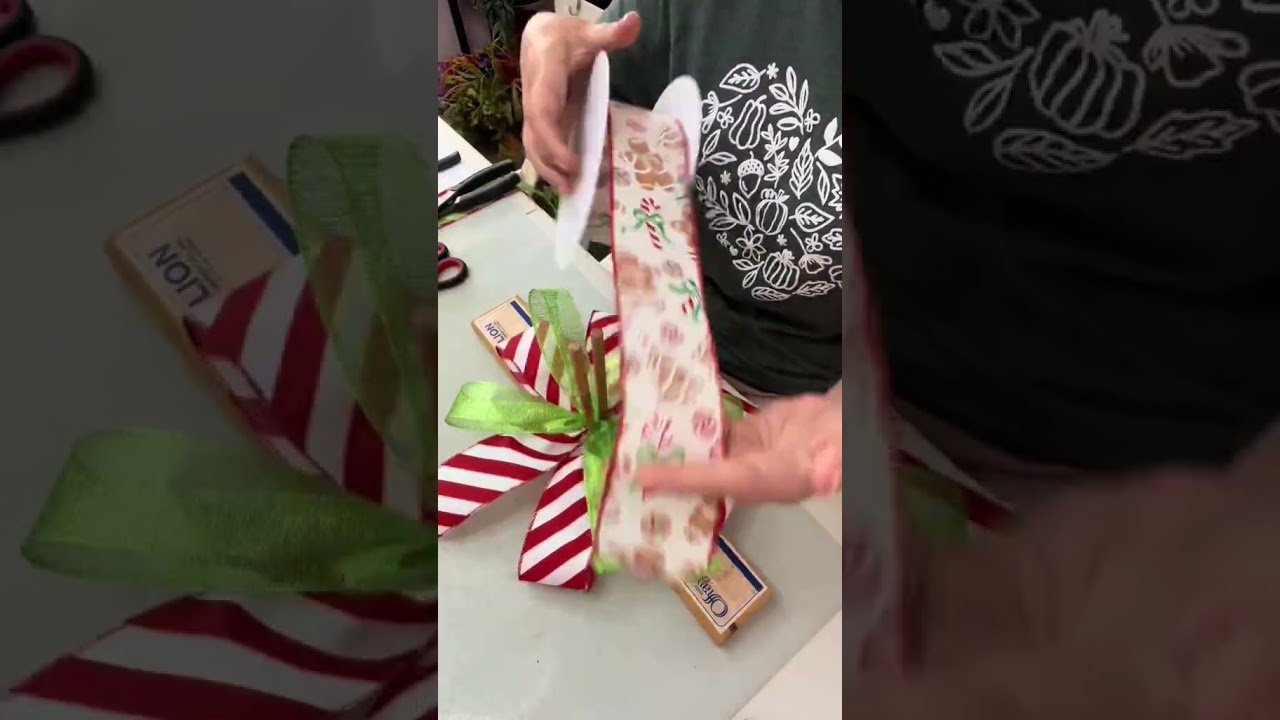 EASY CHRISTMAS BOW TUTORIAL 🎄🎅 DIY Bow Tutorial | Christmas Wreath Bow Tutorial Step-by-Step 🎀
